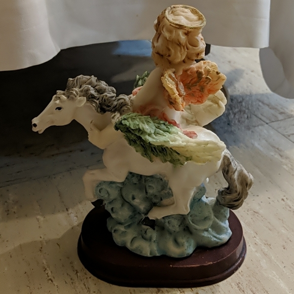 Victoria Collection Baby Angel on Horse Statue - Picture 4 of 5